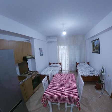 Tulipani Apartments Near Port Sarandë エクステリア 写真