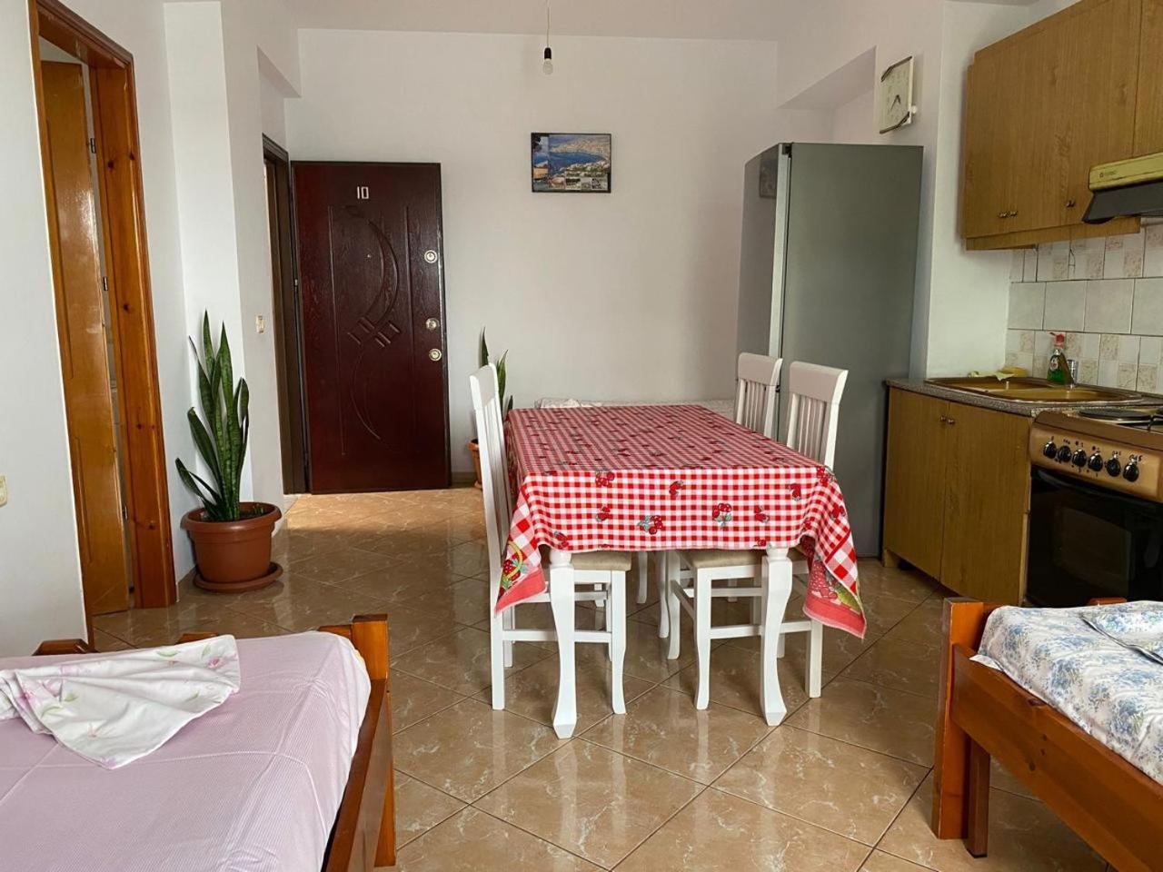 Tulipani Apartments Near Port Sarandë エクステリア 写真